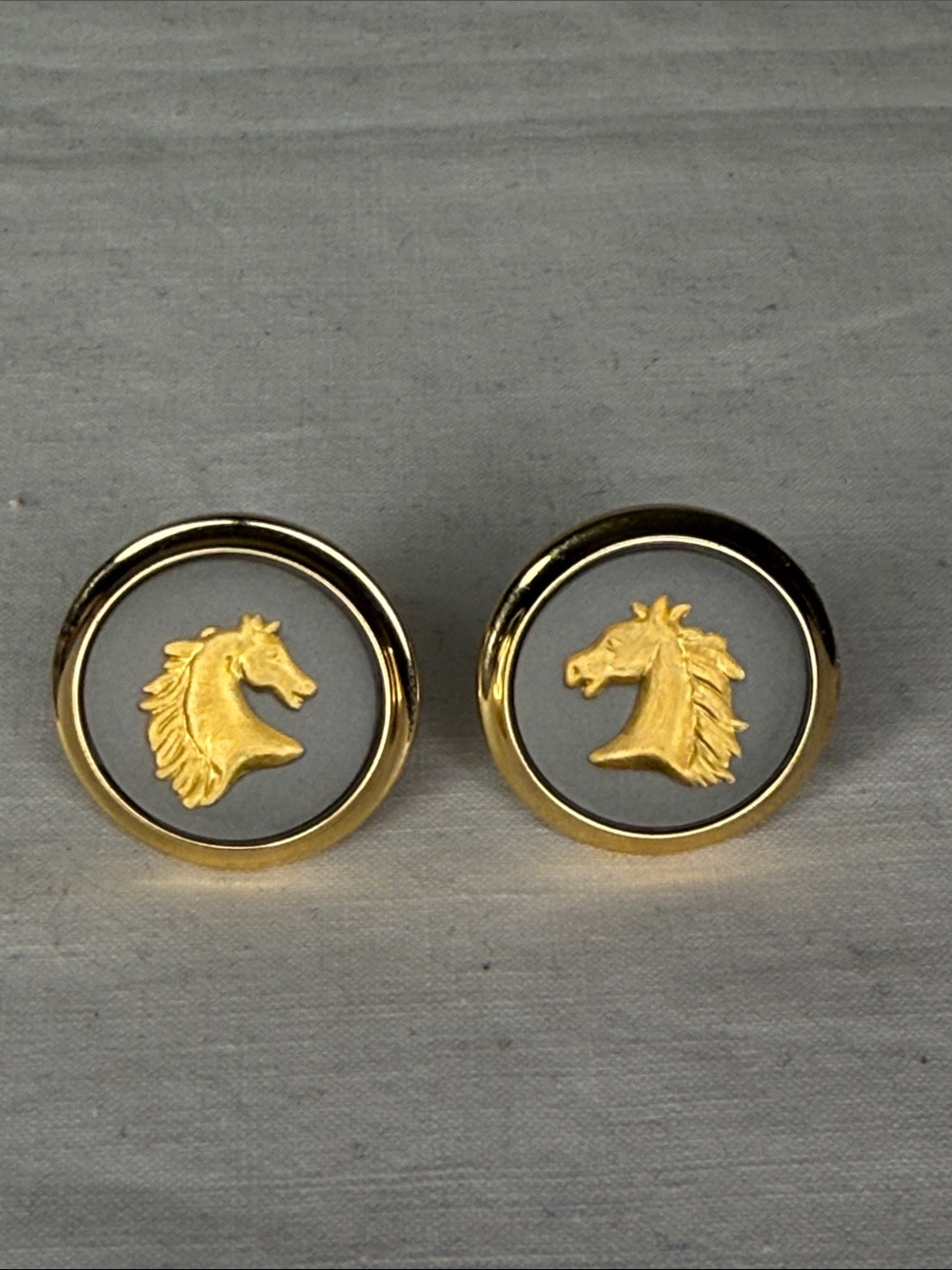 Vintage Wedgwood Horse Head Cufflinks Gold Tone Gray Equestrian 1"